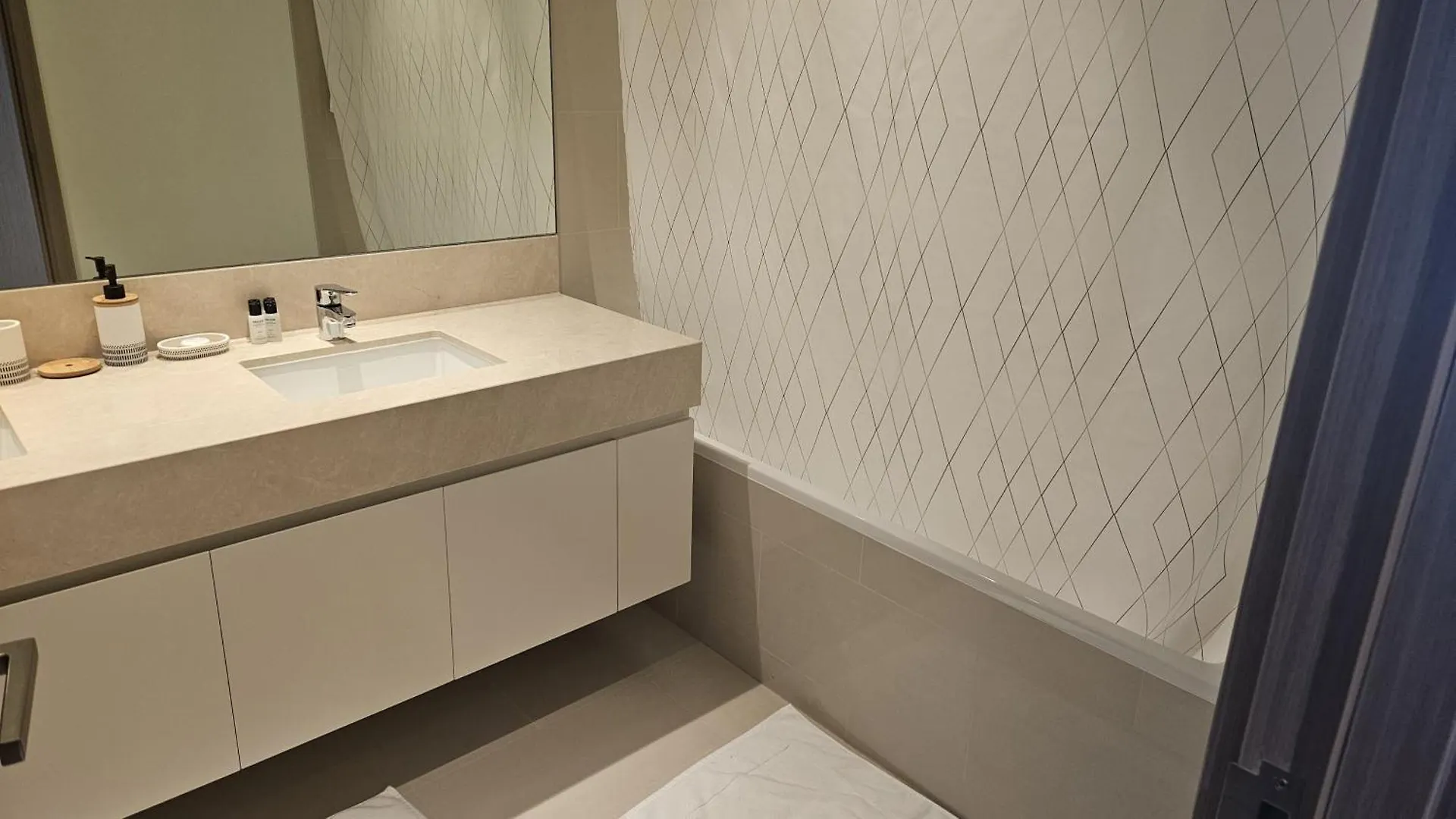 Mh - Act One Act Two - 2Bhk- Ref3002 Villa Dubai 0*,  United Arab Emirates